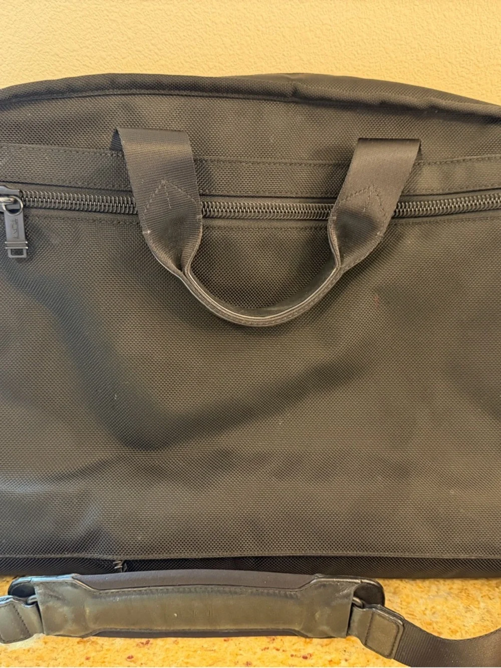 TUMI ALPHA T-PASS SCREEN LAPTOP SLIM BLACK BRIEFCASE SHOULDER BAG 26516